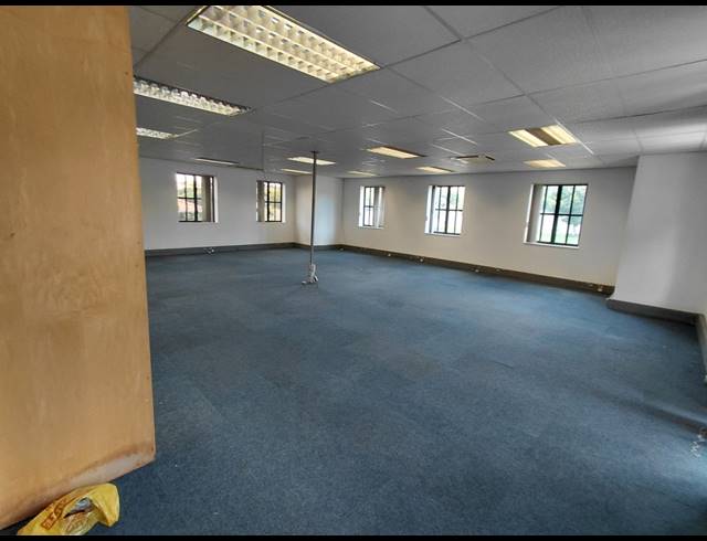 340M² OFFICE TO LET IN BRYANSTON
